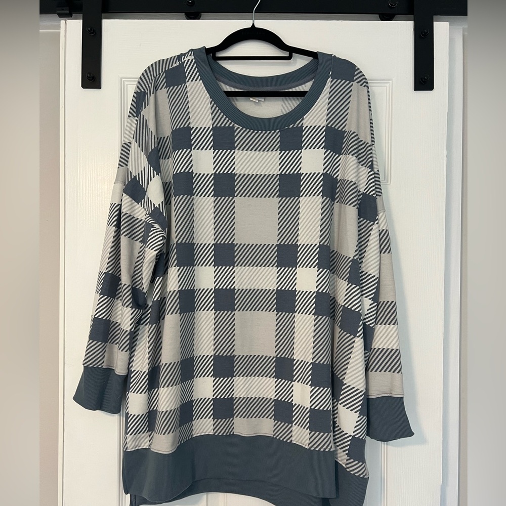 LuLaRoe Plaid Blue/Gray Swearshirt Tunic